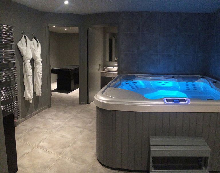 https://www.ph7piscine.com/images/diapo-spa/unitegallery_thumbs/spa-int%C3%A9rieur_768x100000.jpg
